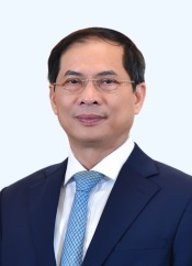 Uỷ viên Trung ương Đảng, Bí thư Đảng uỷ Bộ, Phó Thủ tướng, Bộ trưởng Bộ Ngoại giao<br> Bùi Thanh Sơn