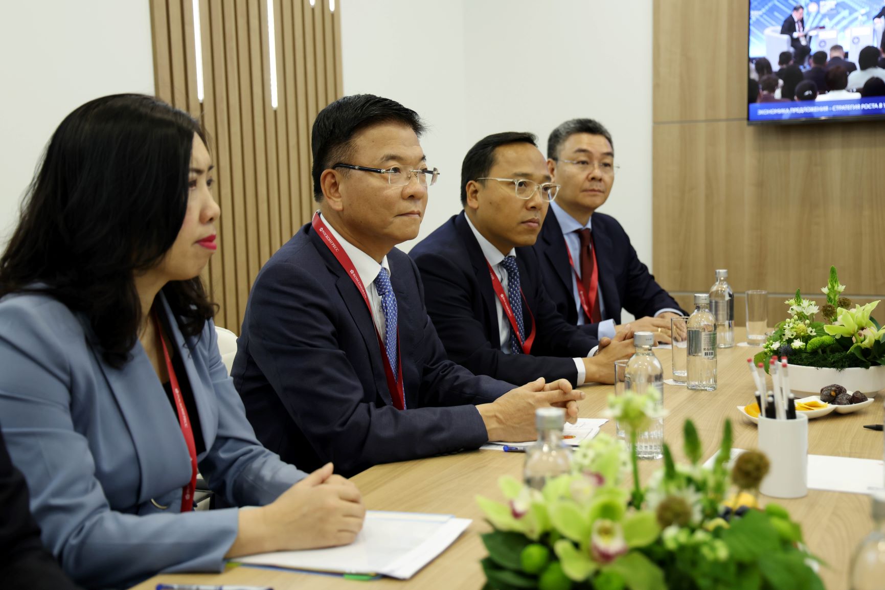 Phó Thủ tướng Chính phủ Lê Thành Long tiếp một số tập đoàn của Nga trong khuôn khổ tham dự Diễn đàn Kinh tế Quốc tế St. Petersburg