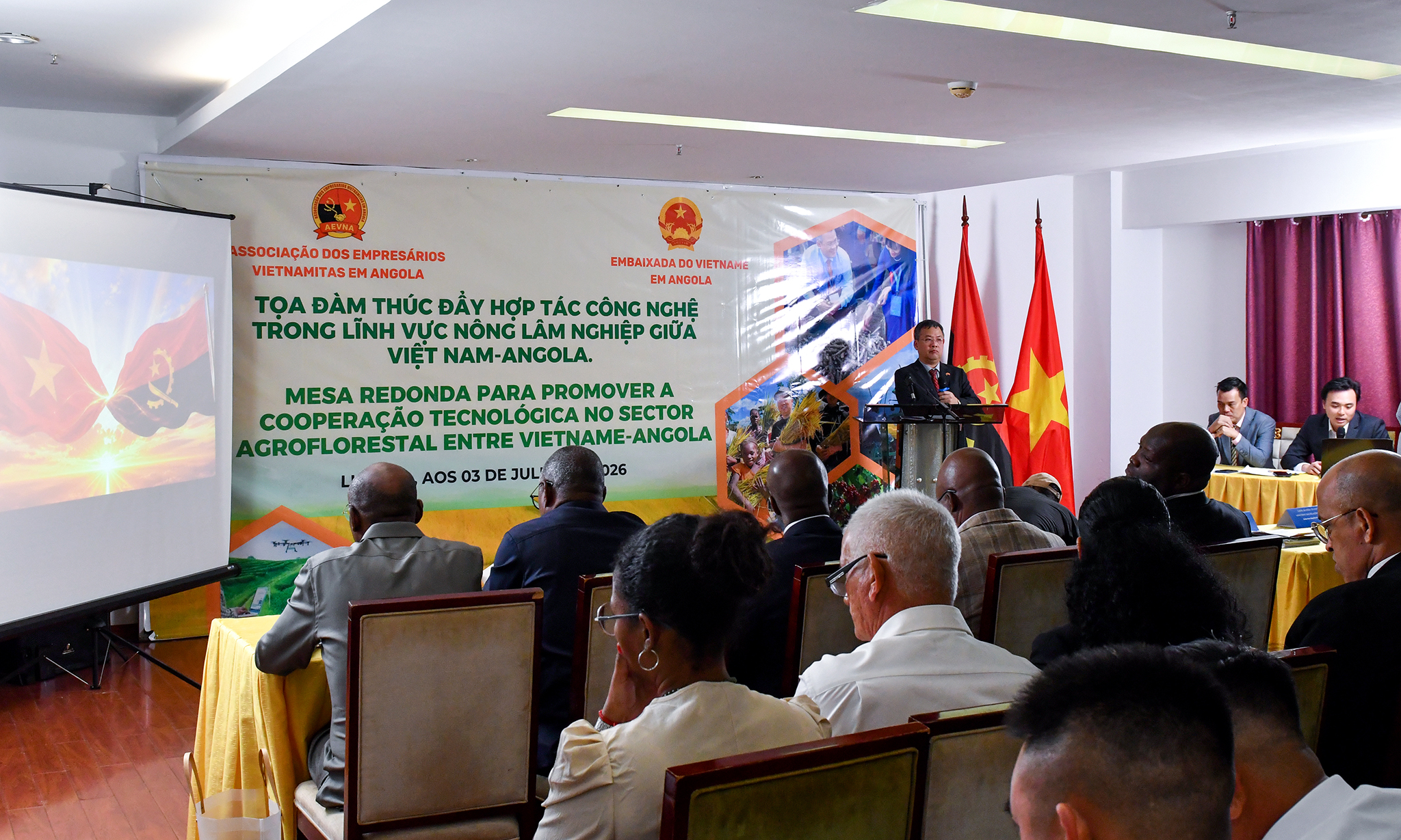 Tọa đàm thúc đẩy hợp tác khoa học công nghệ trong lĩnh vực nông - lâm nghiệp Việt Nam - Angola.